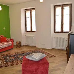 parravicini-red-flower-apartment.it-lombardy.com/